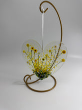Load image into Gallery viewer, Hanging heart with yellow and white flowers
