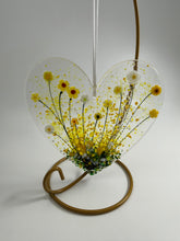 Load image into Gallery viewer, Hanging heart with yellow and white flowers
